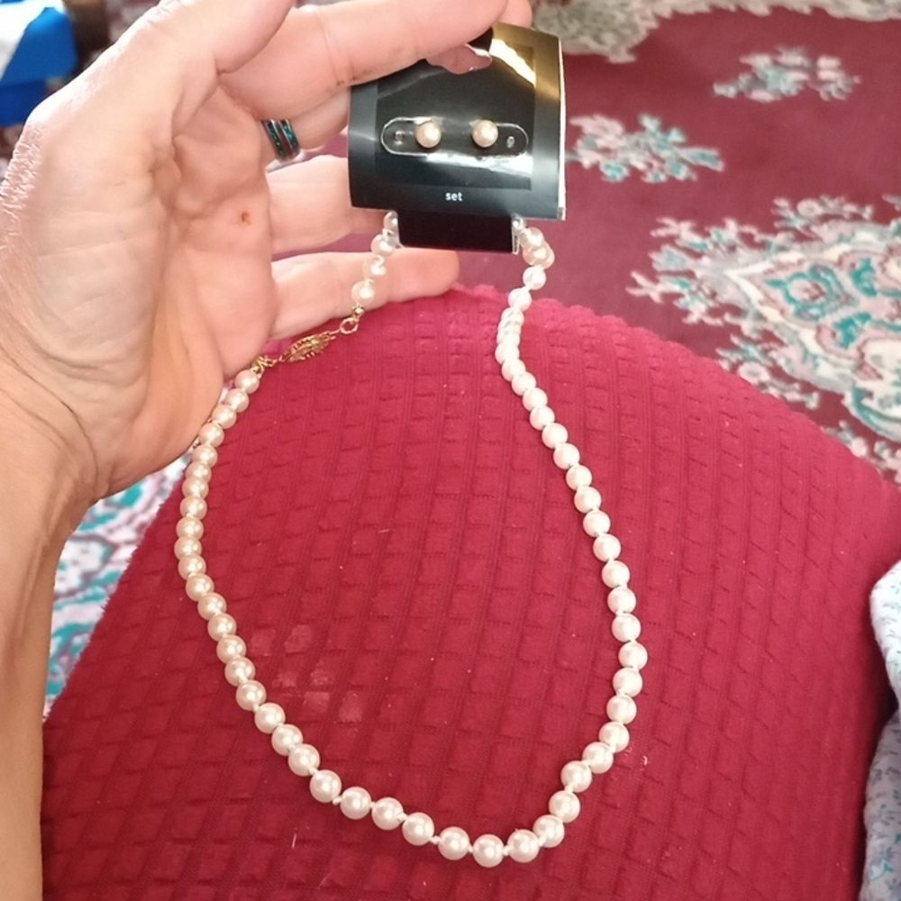 Pearl Classics set, earrings and necklace, NWT (P002)